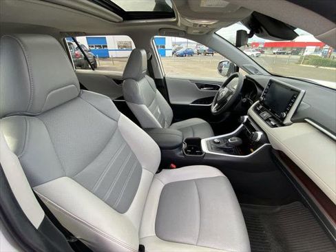 Certified 2022 Toyota RAV4 Limited image 24