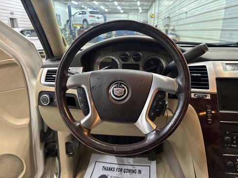 Used 2011 Cadillac Escalade ESV Premium image 11