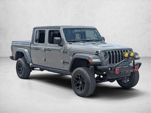 Used 2023 Jeep Gladiator Sport AWD/4WD image 3