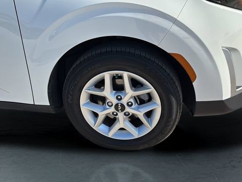 Used 2023 Kia Soul S FWD image 9