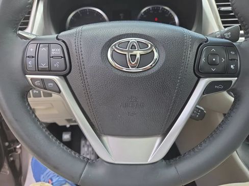 Used 2016 Toyota Highlander Limited w/ Driver Technology Package FWD image 15