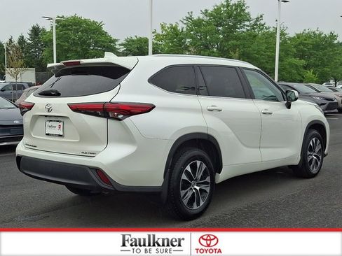 Certified 2021 Toyota Highlander XLE AWD/4WD image 6