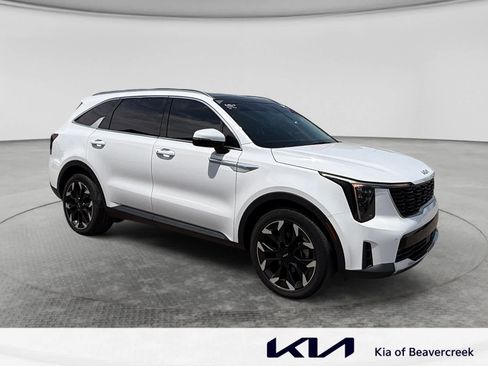Used 2024 Kia Sorento EX w/ Panoramic Sunroof Package FWD image 3