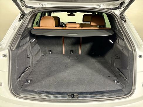 Used 2023 Audi Q5 e Prestige w/ Prestige Package image 22