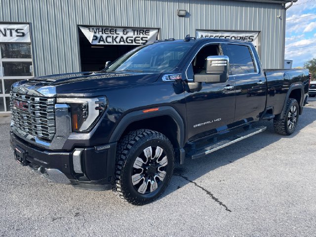 Used 2024 GMC Sierra 2500 Denali w/ Denali Reserve Package AWD/4WD image 3
