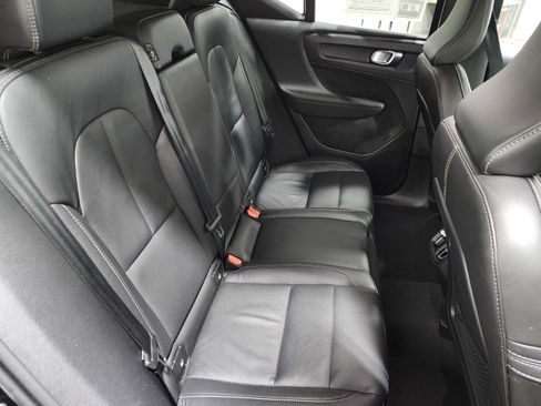 Used 2024 Volvo XC40 B5 Core image 20