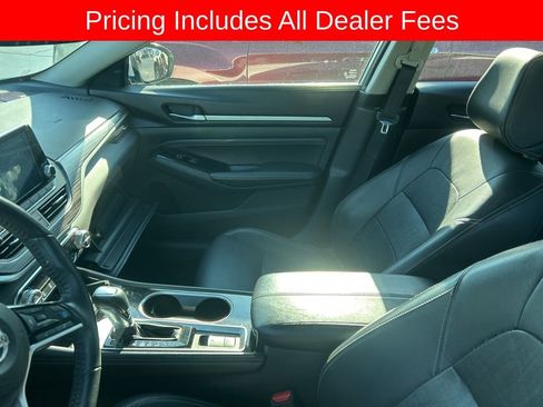 Used 2020 Nissan Altima 2.0 Platinum FWD image 11