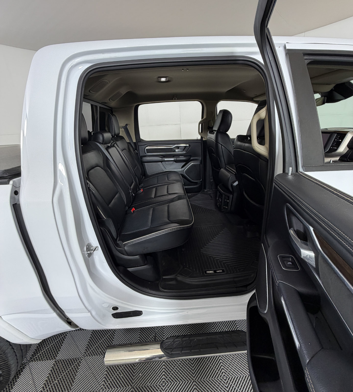 Used 2021 RAM 1500 Laramie w/ Off Road Group AWD/4WD image 5
