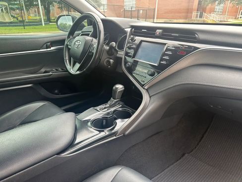 Used 2018 Toyota Camry SE w/ Moonroof Package FWD image 28