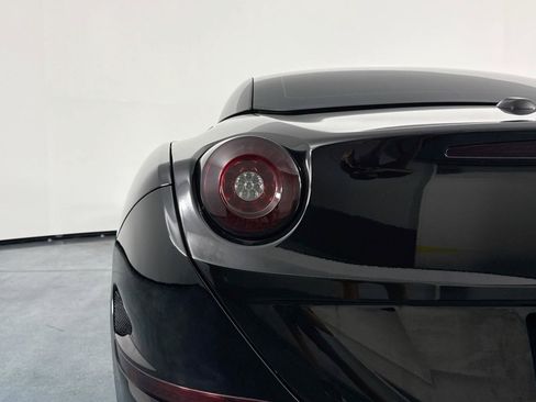 Used 2017 Ferrari California T RWD image 47