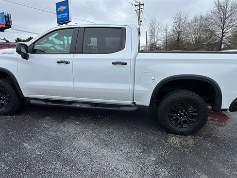 Used 2024 Chevrolet Silverado 1500 ZR2 w/ Technology Package image 8