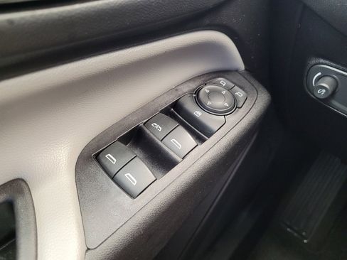 Used 2019 Chevrolet Equinox LS AWD/4WD image 27