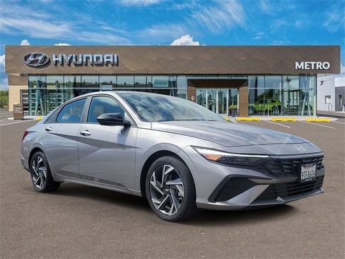 Used 2025 Hyundai Elantra Sport image 1