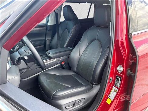 Used 2020 Toyota Highlander Limited FWD image 27