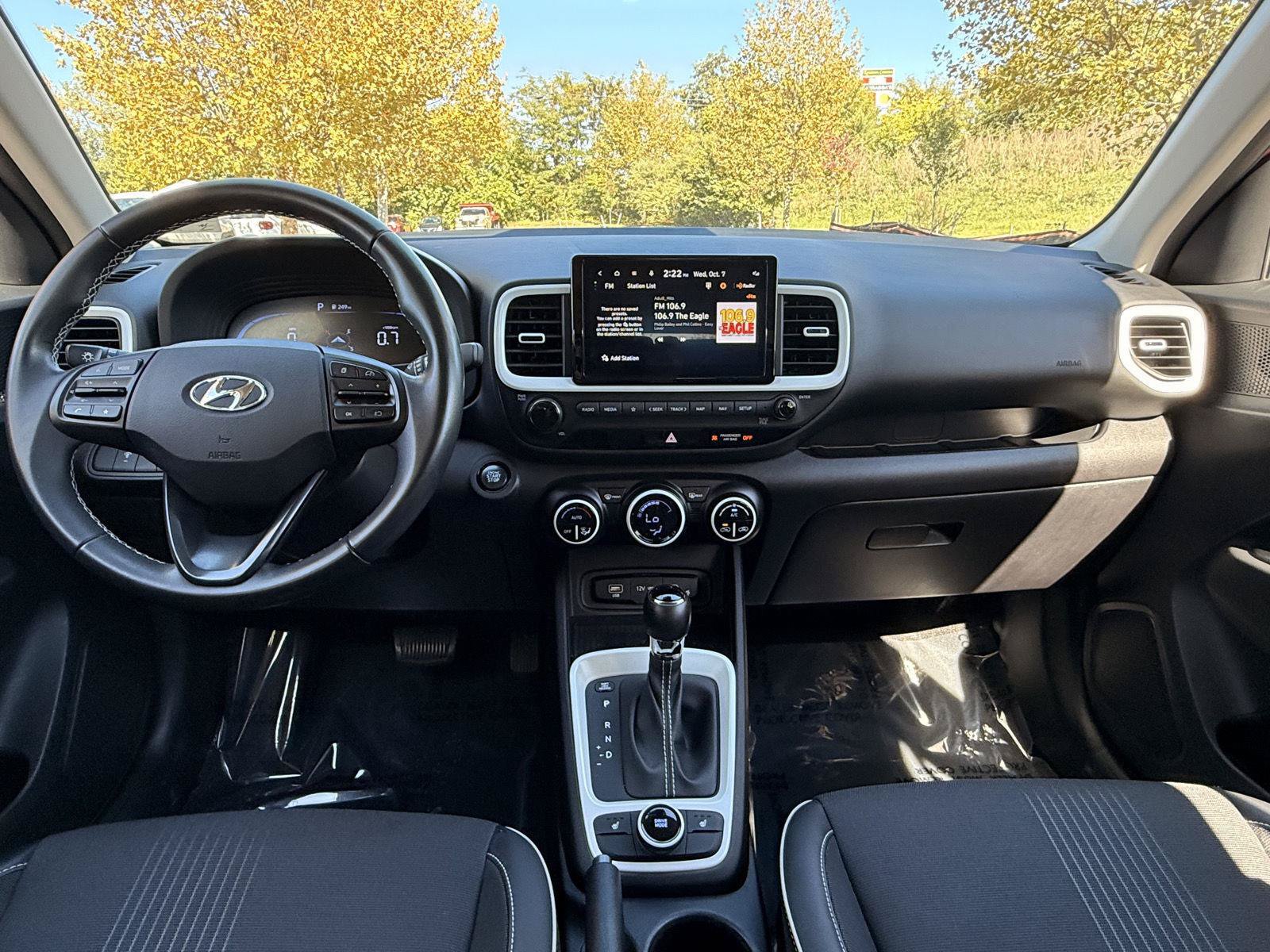 Used 2024 Hyundai Venue Limited FWD image 19