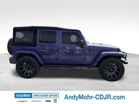 Used 2017 Jeep Wrangler Unlimited Sahara w/ Dual Top Group AWD/4WD image 8