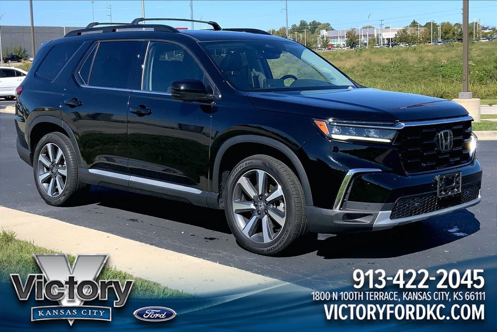 Used 2023 Honda Pilot Touring image 1