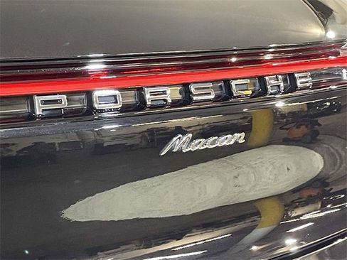 Used 2024 Porsche Macan image 12