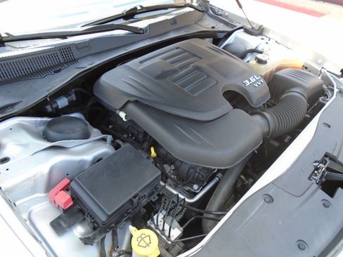 Used 2021 Dodge Charger SXT w/ Leather Interior Group RWD image 18