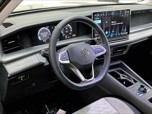 New 2026 Volkswagen Tiguan S image 8