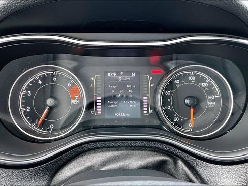 Used 2020 Jeep Cherokee Latitude Plus w/ Cold Weather Group AWD/4WD image 13