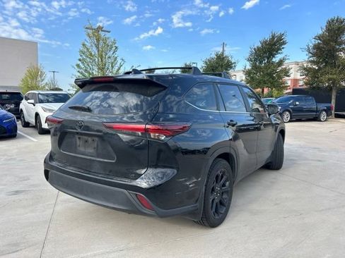 Certified 2024 Toyota Highlander LE FWD image 3