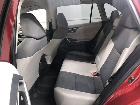 Used 2021 Toyota RAV4 XLE image 25