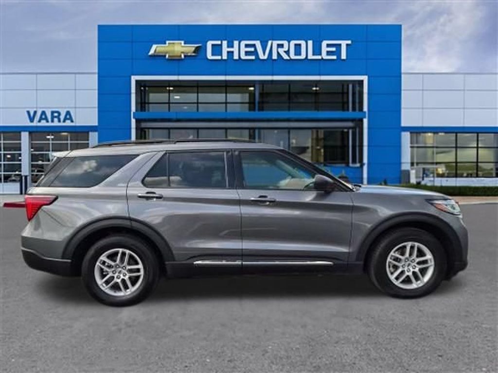 Used 2025 Ford Explorer Active RWD image 6