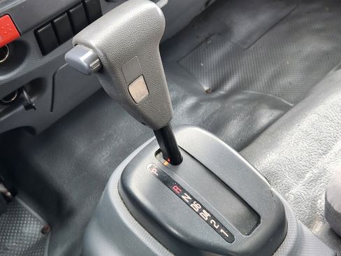 Used 2019 Isuzu NPR image 12