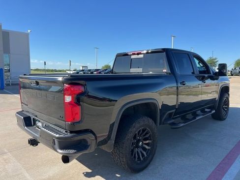Used 2024 Chevrolet Silverado 2500 LT w/ Midnight Edition image 7