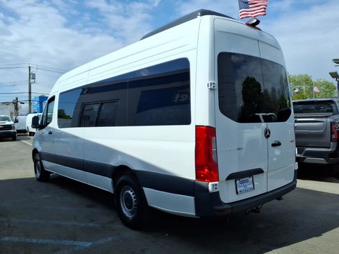 Used 2025 Mercedes-Benz Sprinter 2500 image 4