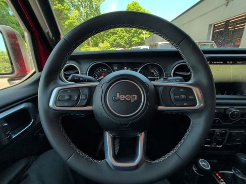 Used 2023 Jeep Wrangler Unlimited Sahara w/ Cold Weather Group AWD/4WD image 19
