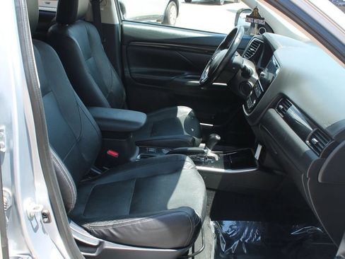 Used 2017 Mitsubishi Outlander SEL FWD image 26