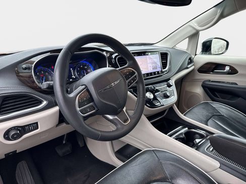 Used 2023 Chrysler Pacifica Limited image 8