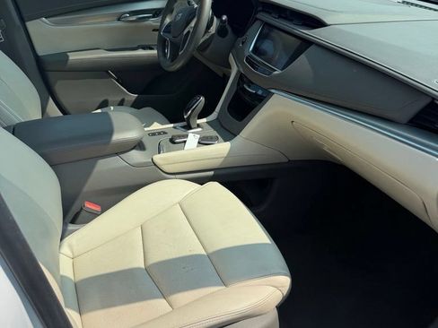 Used 2018 Cadillac XT5 Luxury w/ Driver Awareness Package AWD/4WD image 9