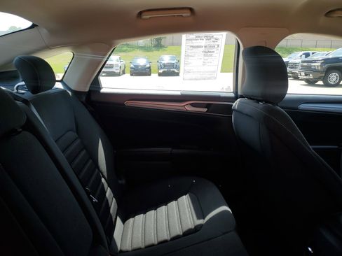 Used 2018 Ford Fusion SE w/ Fusion SE Technology Package FWD image 32