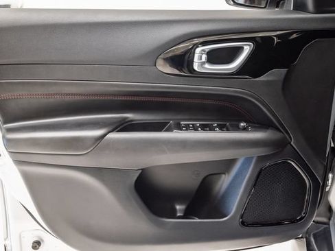 Certified 2025 Jeep Compass Trailhawk AWD/4WD image 8