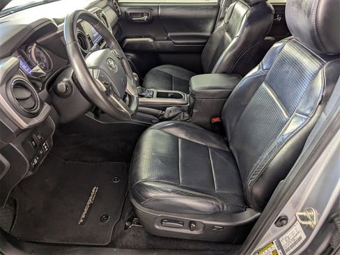 Used 2020 Toyota Tacoma Limited image 10