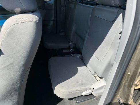 Used 2014 Toyota Tacoma 4x4 Access Cab V6 w/ SR5 Package image 20