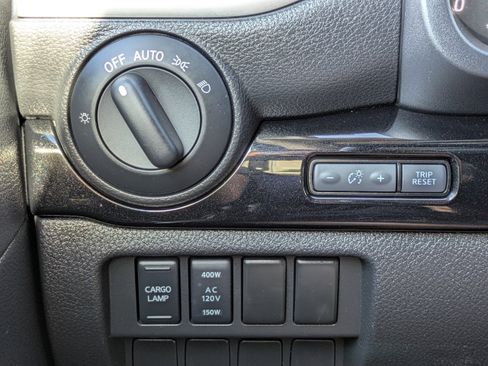 Used 2021 Nissan Titan SV w/ SV Convenience Package image 30