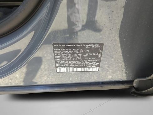 Used 2024 Volkswagen Atlas Cross Sport SE image 50