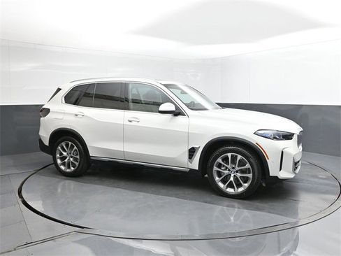 New 2026 BMW X5 xDrive40i w/ Parking Assistance Package image 17