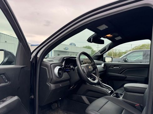 Used 2024 Chevrolet Colorado LT w/ LT Convenience Package III RWD image 8