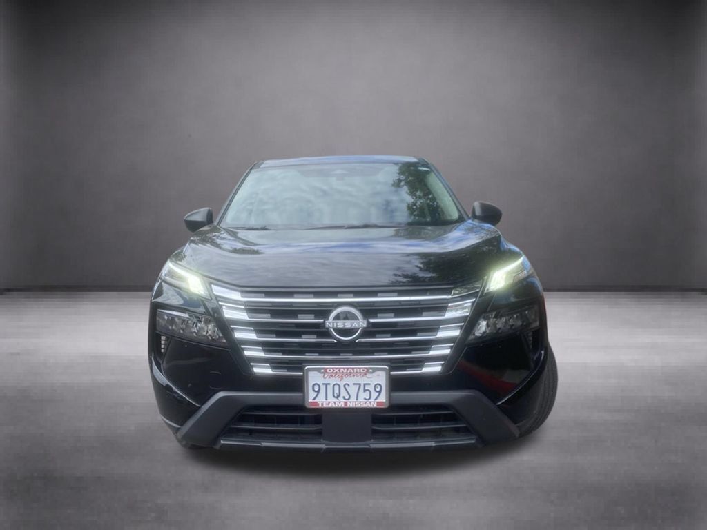 Used 2025 Nissan Rogue S AWD/4WD image 3
