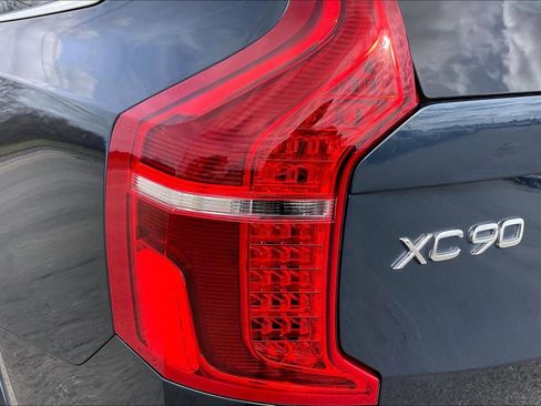 Used 2022 Volvo XC90 T6 Momentum w/ Advanced Package image 20