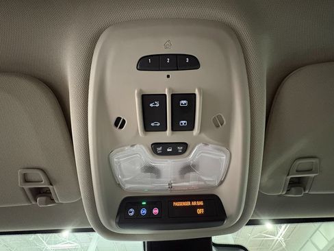 Used 2023 Buick Encore GX Essence w/ Experience Buick Package FWD image 32