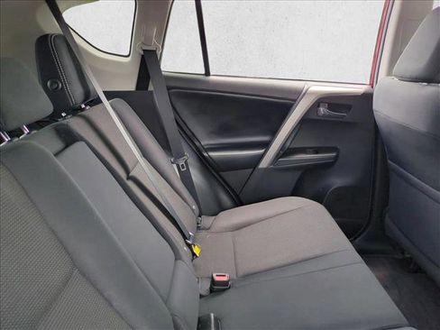 Used 2018 Toyota RAV4 XLE FWD image 19