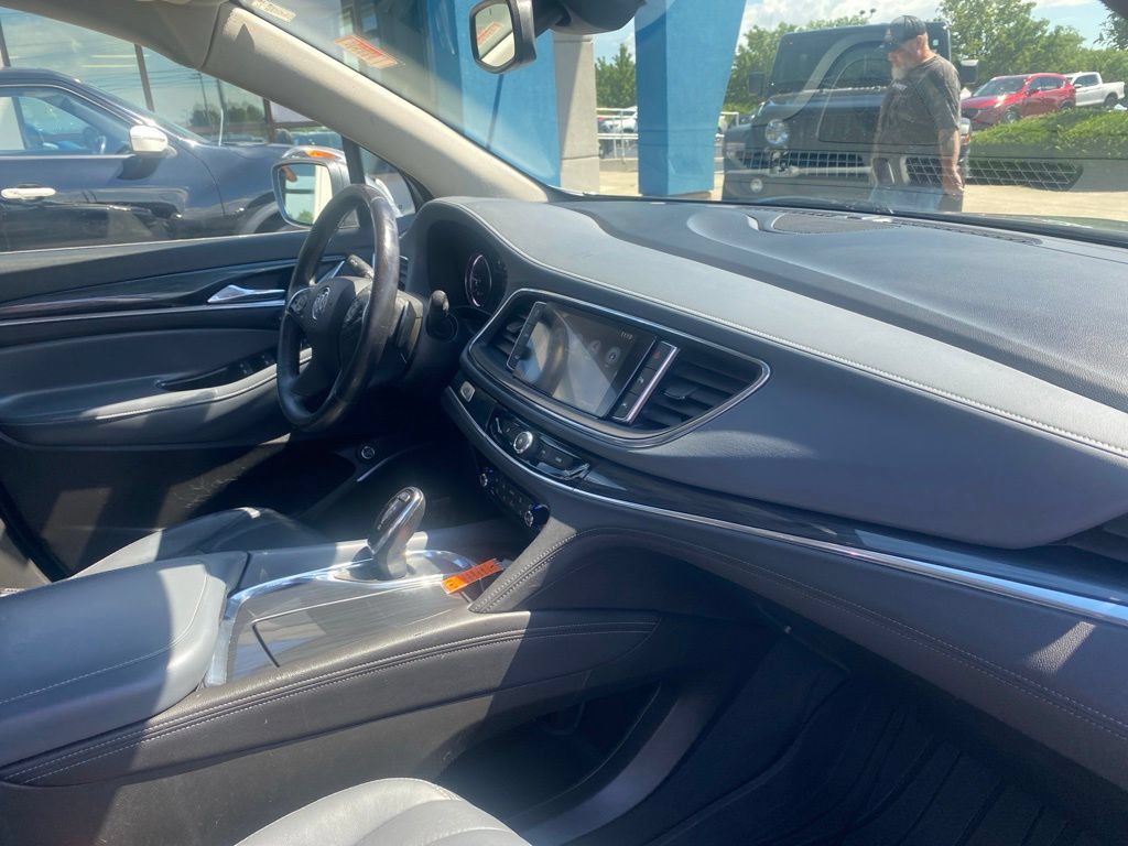 Used 2018 Buick Enclave Premium w/ Experience Buick Package AWD/4WD image 25