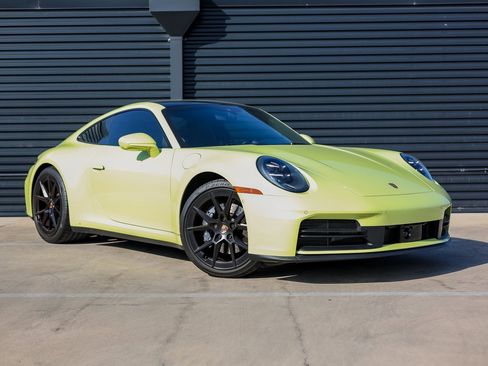 Certified 2025 Porsche 911 Carrera image 9