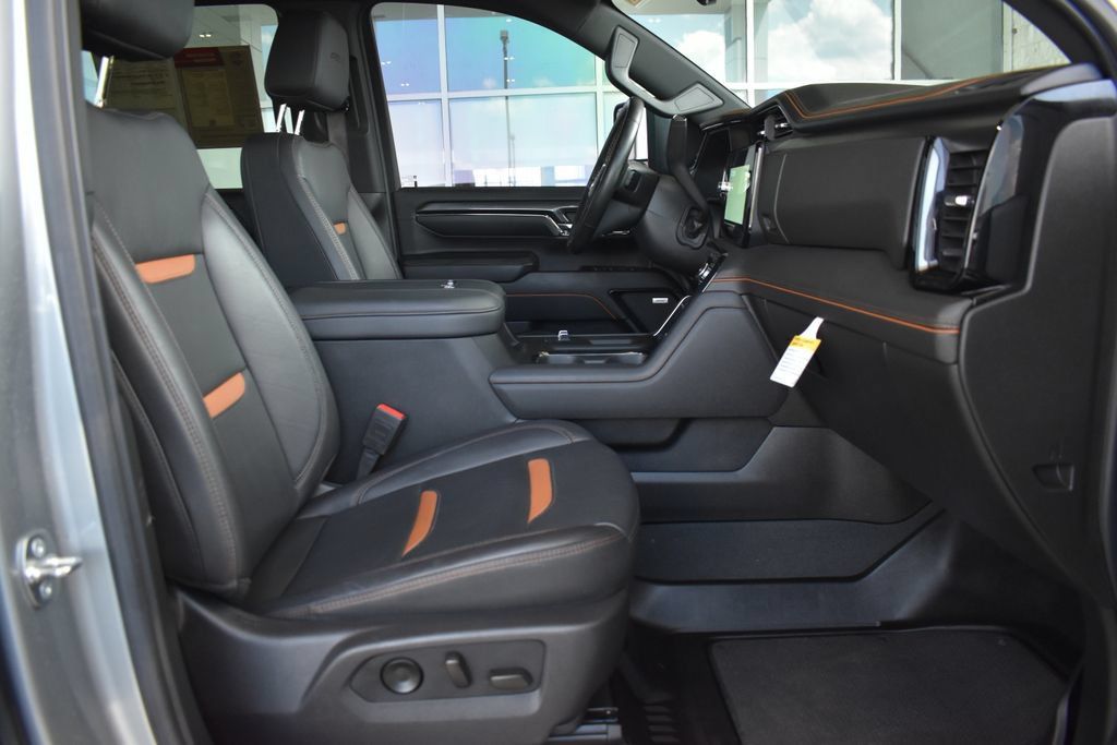 Used 2024 GMC Sierra 2500 AT4 w/ AT4 Premium Plus Package AWD/4WD image 5